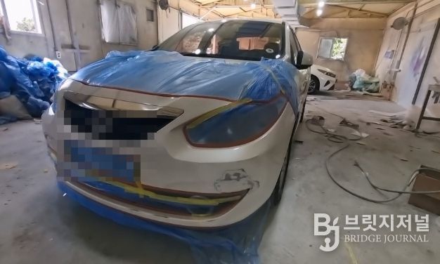 불법 판금 작업 중인 차량 부품