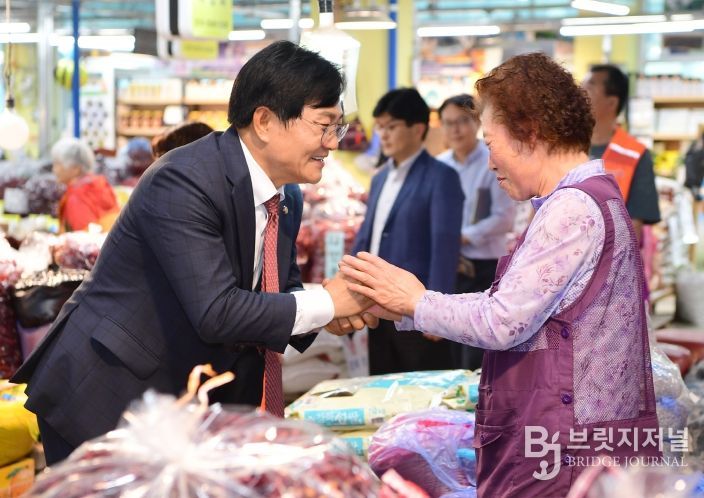 전통시장, 상점가 방문해 상인들과 소통