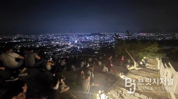 불꽃축제 명당으로 입소문을 탄 인왕산