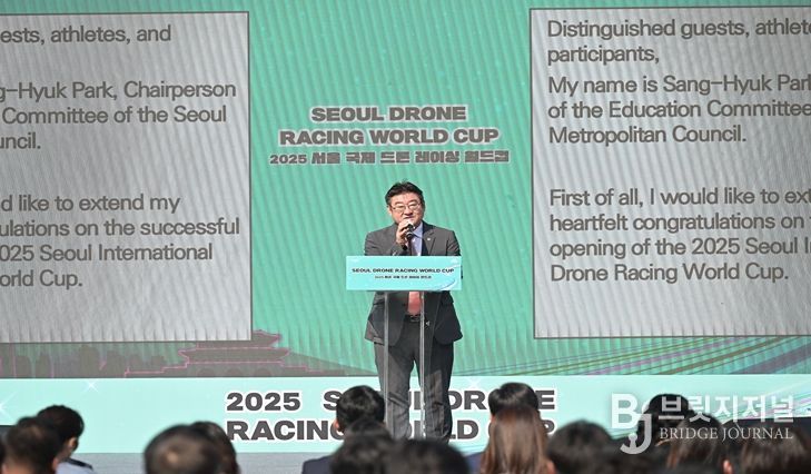 축사 하고 있는 박상혁 교육위원장