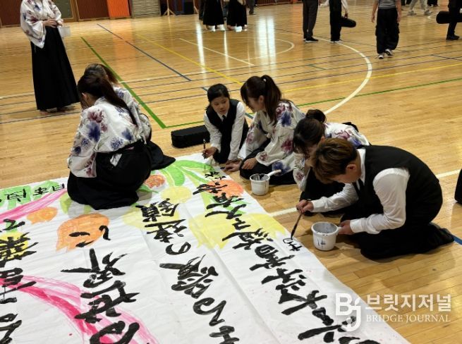 공연팀과 참가자들 체험 모습