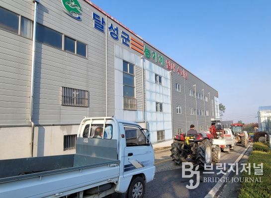 옥포읍 농기계임대사업소 대기줄