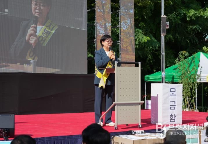 지난해 열린 ‘종교연합 사랑의 대바자회’에서 이순희 강북구청장이 인사말씀을하고 있다.