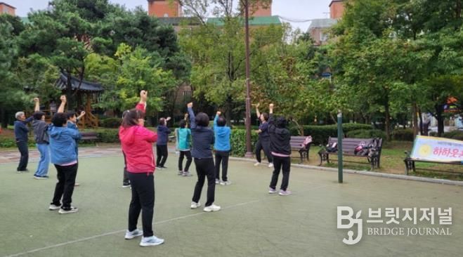 인천 서구 가좌건강생활지원센터, 감중공원에서 ‘하하웃음 건강운동’ 시작