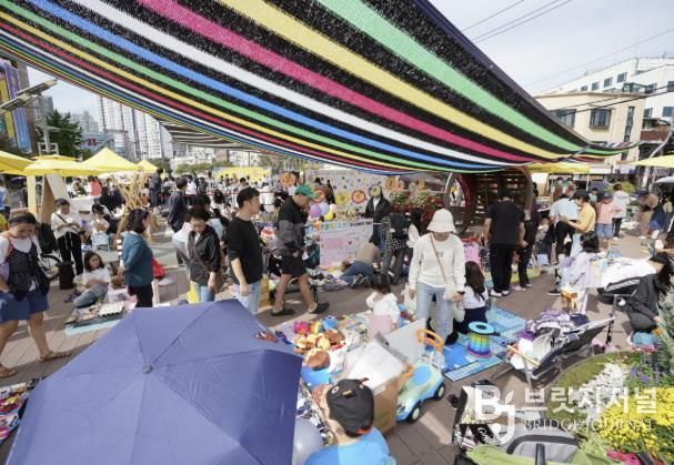 2024년 사회적경제한마당 축제를 진행하는 모습