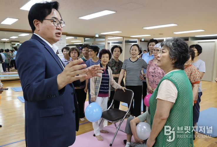 박일하 동작구청장이 지난 7월 서울 상도동 동작문화복지센터에서 열린