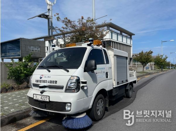 진공식 도로청소차 시범 운행