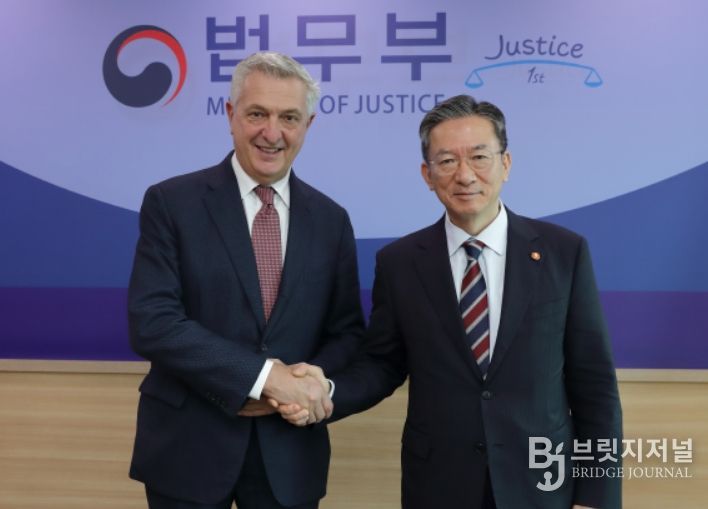 필리포 그란디(Filippo Grandi) 유엔난민기구(UNHCR) 최고대표와 정성호 법무부 장관