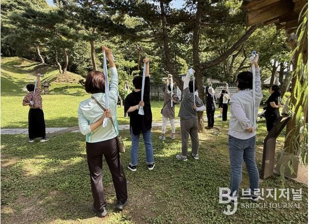 도봉구 ‘명소 탐방 걷기실천’ 프로그램 활동에 참여 중인 주민들