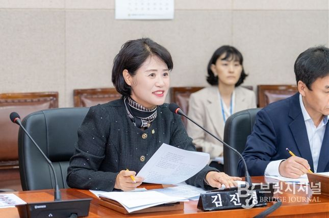 김진경 의원(신사, 논현1동)이 대표