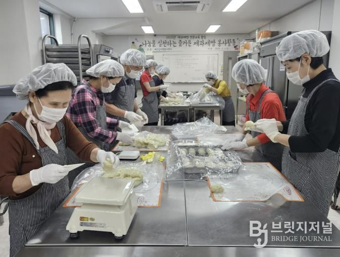 자원봉사센터 제과제빵봉사단 활동 모습