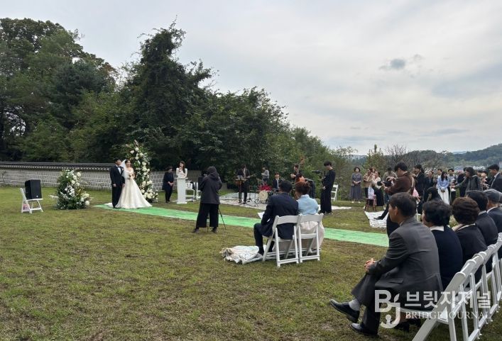 강화군, ‘열린 유산 프로젝트’ 본격 가동… 강화 고려궁지서 첫 야외 결혼식 열어
