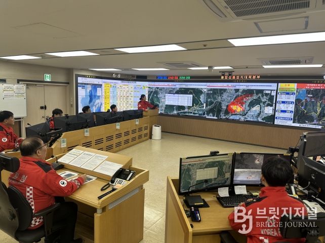 가을철 산불조심기간을 앞두고 중앙산불방지대책본부를 24시간 가동하며 산불 대응 태세를 강화하고 있다.
<p> </p>
<p>