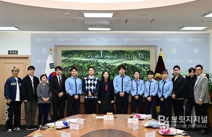 수여식 후 최호정 서울시의회 의장과의 단체사진 촬영