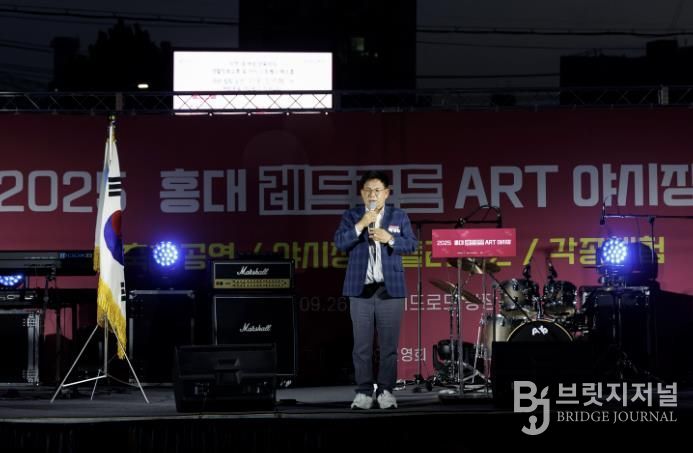 레드로드 ART 야시장 행사에 참석한 박강수 마포구청장