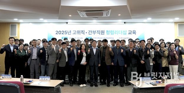 인천시설공단은 24일 인천가족공원에서 고위직 및 간부 직원을 대상으로 맞춤형 청렴교육을 진행했다.