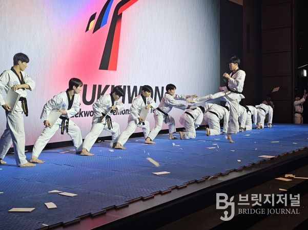 지난 10월 21일(화) 국기원 태권도시범단이 ‘제5회 국제경찰청장회의’에서 시범공연을 선보이는 모습