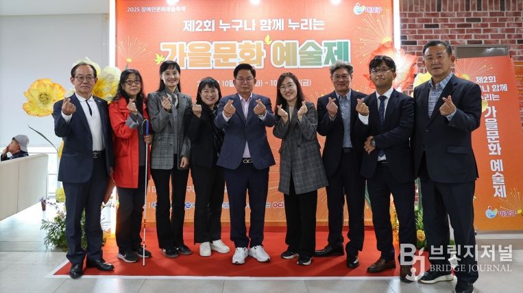 박강수 마포구청장이 제2회 누구나 함께 누리는 가을문화예술제에 참석했다