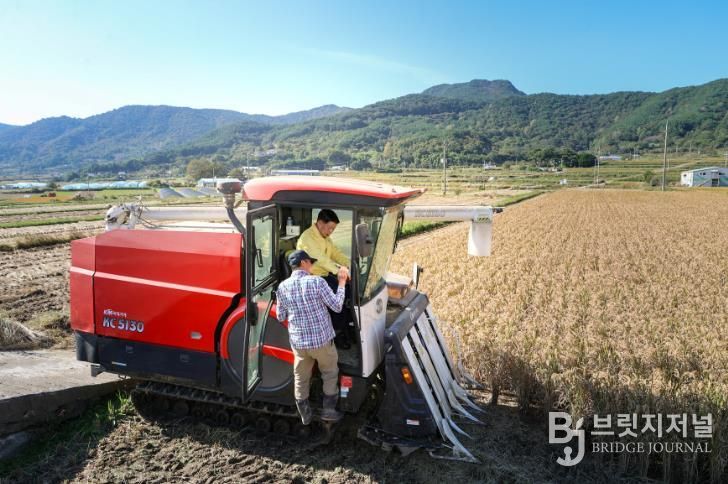 고성군, 친환경 벼 재배단지 수확현장 방문