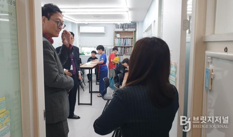 강북교육지원청 박상걸 행정지원국장이 27일 써니영어학원에서 특별 정기 지도점검을 했다