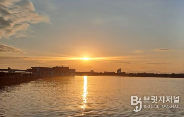 낙동강 생태탐방선에서 바라본 일몰