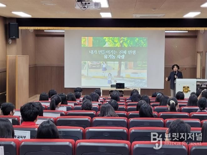 강북교육지원청은 27일 고헌중학교에서 학생들을 대상으로 '2025 강북 학생과 저자와의 만남' 특강을 열었다.