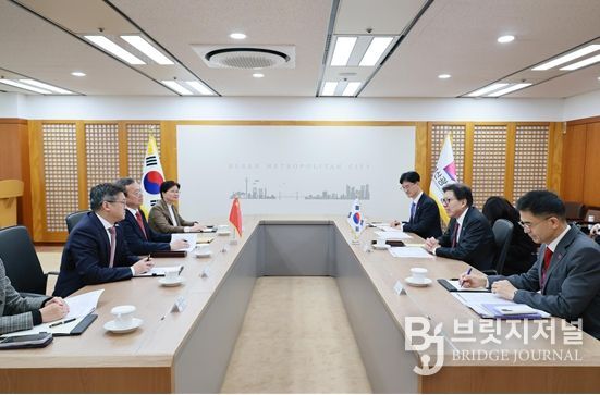 천징 상하이시 인민대표대회 상무위원회 부주임과 부산에서 재회