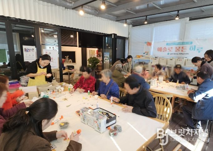 김포시, 치매쉼터 어르신들의 특별한 미술관 나들이 ‘예술로 물든 하루’ 운영