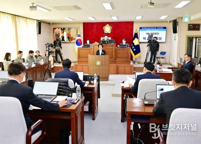 문경시의회 시정에 관한 보고 시작