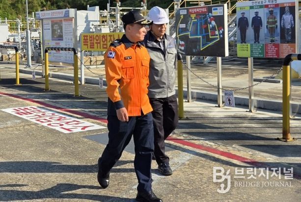 김문용 대전소방본부장이 29일 오후 유성구 금고동 대한송유관공사 대전지사를 방문해 위험물 저장시설 안전관리 실태 점검 중