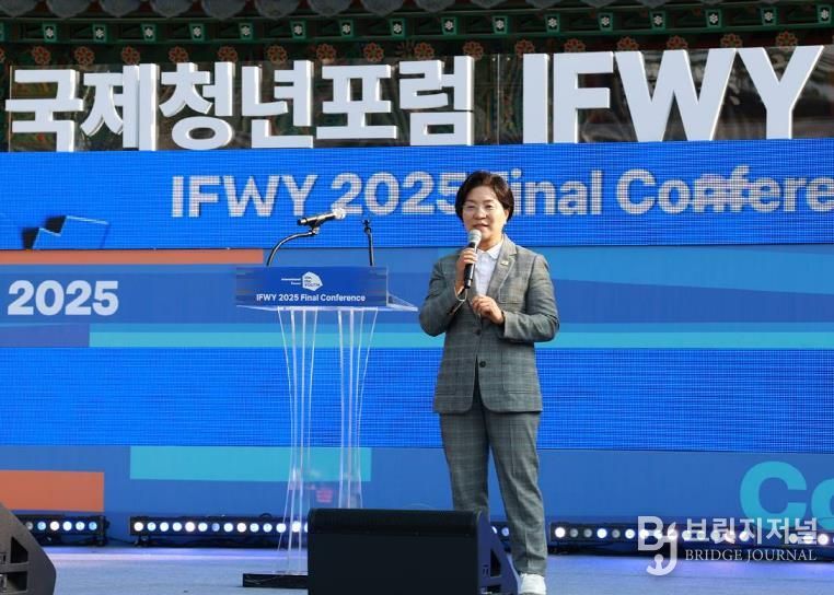 폐회사 하는 김미경 구청장