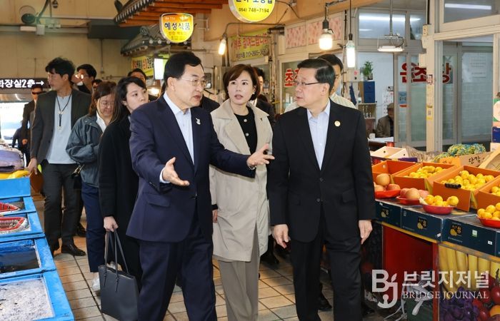 홍콩 존 리 행정수반, 경주 중앙시장 방문