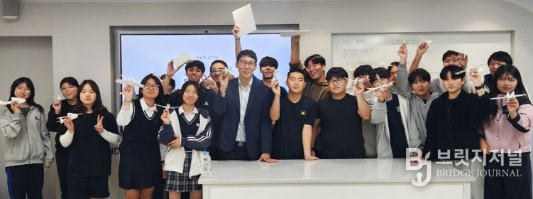 경상국립대학교 우주항공대학 Hi-CSA 진로부트캠프 및 우주항공꿈키움프로젝트 수업 장면