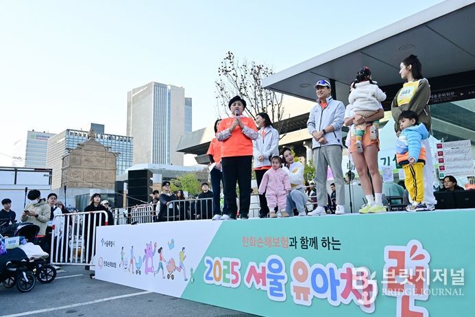 인사말 중인 김영옥 위원장