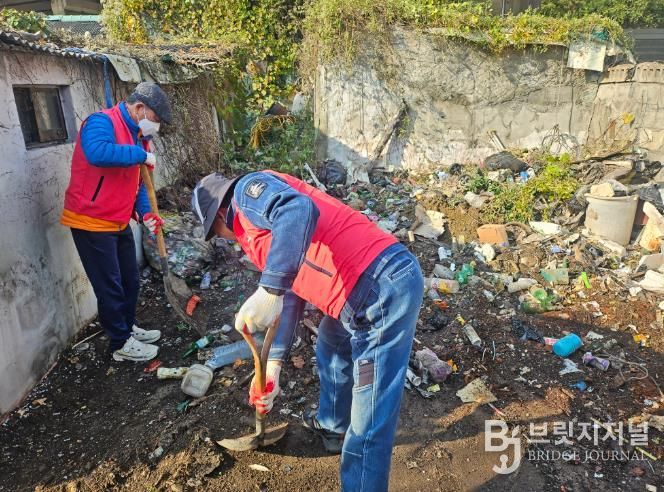 동해시 발한동지역사회보장협의체, 저장강박 가구 주거환경 개선 ‘바란다365’추진