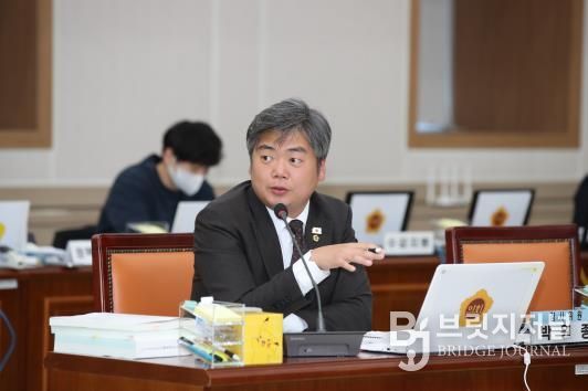 행정사무감사 중인 박원종 전남도의원