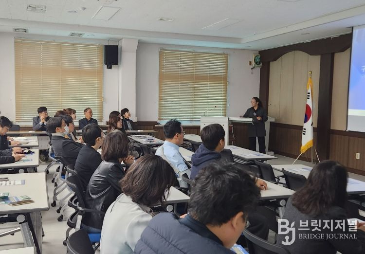 옥천교육지원청 전직원 대상 성매매 예방 및 양성평등 교육