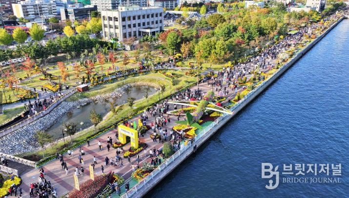 제25회 마산가고파국화축제 개막