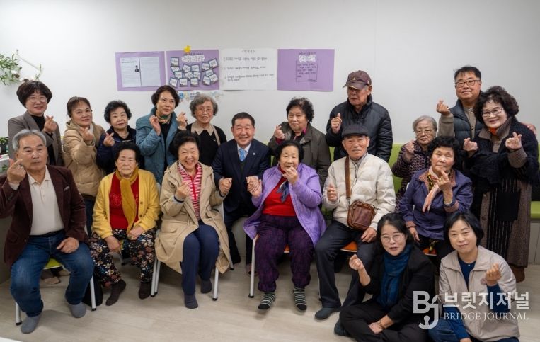 증평군 손주돌봄추진단 간담회 단체사진