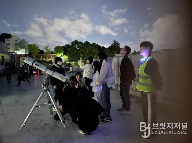 부산창의융합교육원, 2025 별 축제 ‘밤하늘, 빛을 따라’ 개최-작년 행사 모습.