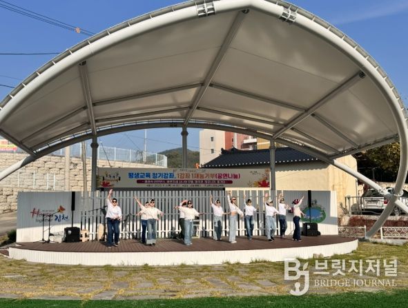 김천시 평생교육원, 1강좌 1재능기부 공연으로 따뜻한 감동 선사