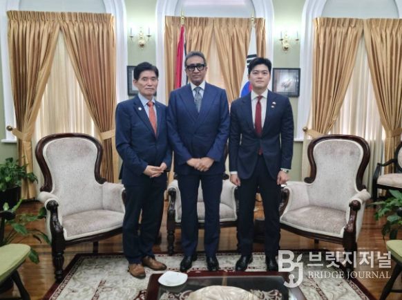 김용태 의원과 트리비다드 토바고 하원의장 면담(좌로부터 주 트리니다드 토바고 대한민국 권세중 대사, Jagdeo Singh 작데오 싱 트리니다드토바고 하원의장, 김용태 의원)