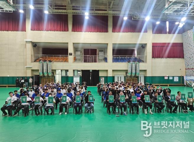 괴산군장애인복지관, “함께 뛰는 우리, 하나되는 청백전 운동회” 개최