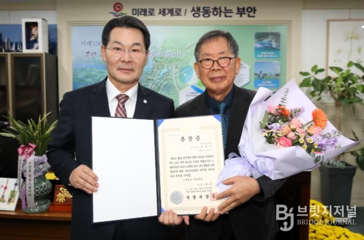 부안군, 74년만에 故 이만석 대위 유족에게 무공훈장 전수