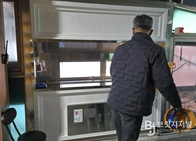 제3땅굴 보도관람로에 설치된 건조살균기 입구