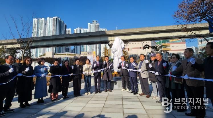 부산 사상구, ‘재첩국 아지매 조형물’ 제막..지역 정체성 담은 새 랜드마크 탄생