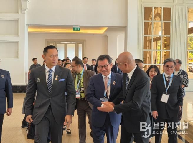 인도네시아 국제 교통 정상회의 (3)인도네시아 장관-시장님-인도네시아 ITS대표