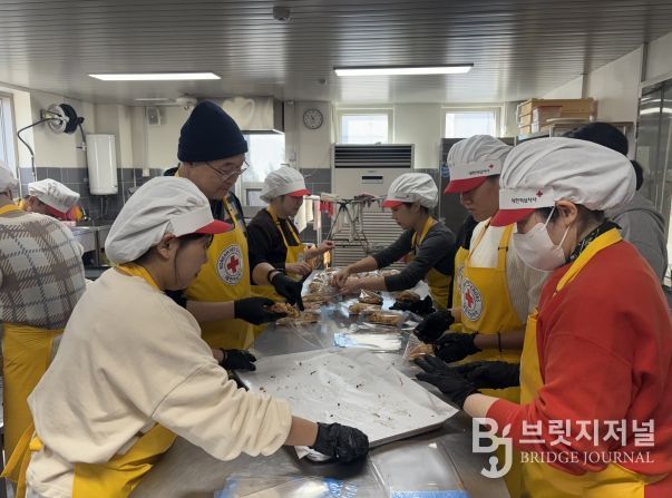 강원역사문화연구원, ‘사랑의 빵 나눔 봉사 활동’ 실시