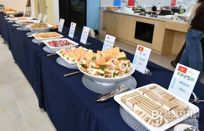 화천지역 다문화가족이 참여한 요리대회가 지난 29일 화천읍 화천군 가족센터에서 최문순 화천군수를 비롯해 결혼이민여성 및 자녀들이 참석한 가운데 열렸다.