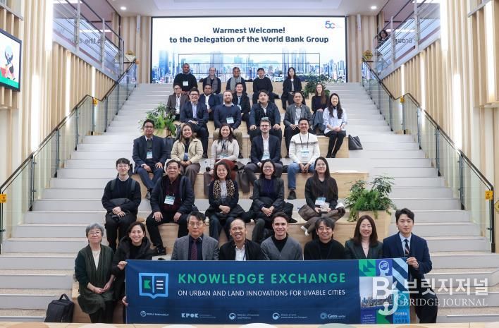 구청에서 단체 기념사진